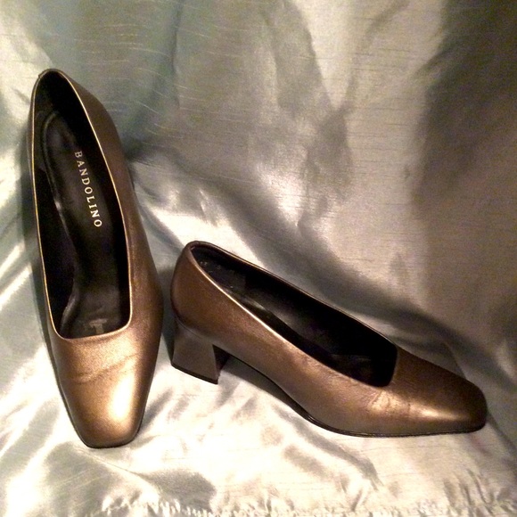 Metallic Gold Bandolino heels, 8M, Gently used - Picture 1 of 6